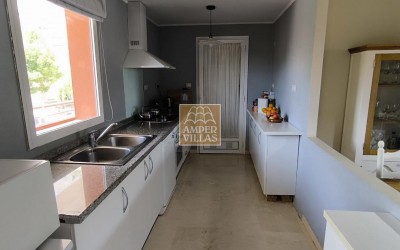 Bonito apartamento, ático, con piscina comunitaria en la sierra de Altea.